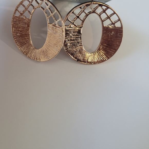 Minicci Rose Gold Tone Pink Shimmer Dangle Earrings NWT - Picture 5 of 5